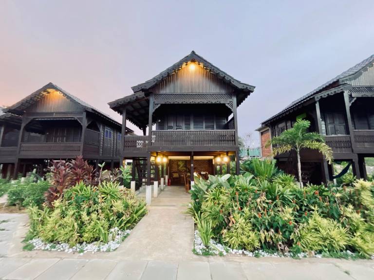300 m&sup2; Villa