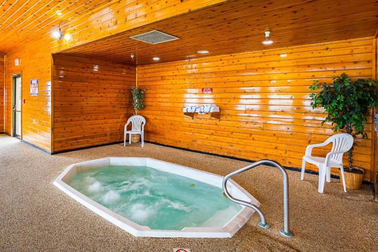 Quality Inn Mitchell I-90 — photo 4