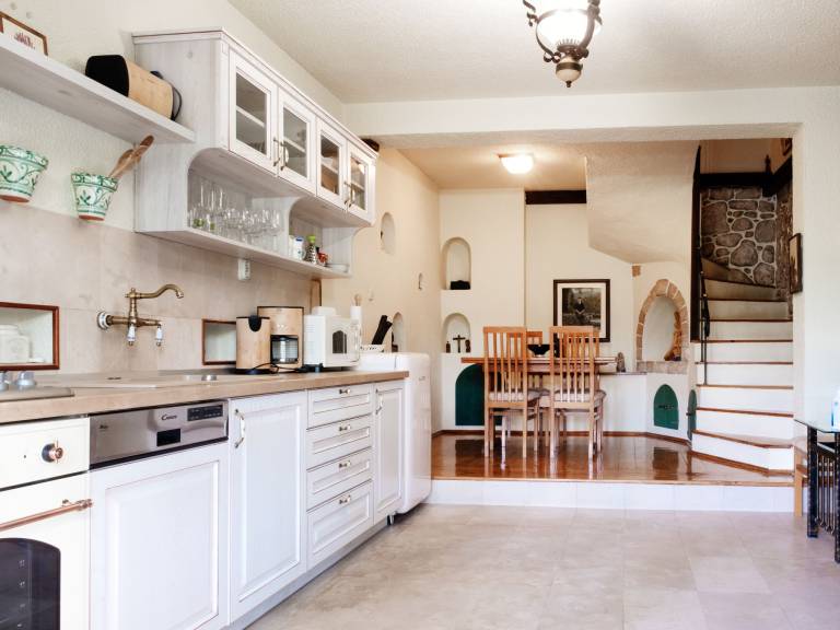 Vacation home with barbeque, patio & private pool — photo 4