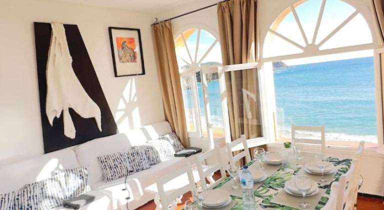 Fully equipped charming apartment with yard, patio & grill | Next to the beach | Pets are welcome in Calella