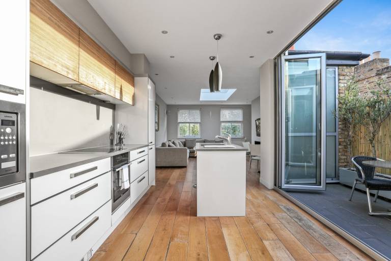 Fabulous South Kensington 2 Bed Flat w Terrace