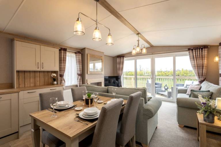 Luxurious Dog-Friendly Lodge with Beautiful Deck near the North York Moors National Park, England — photo 3