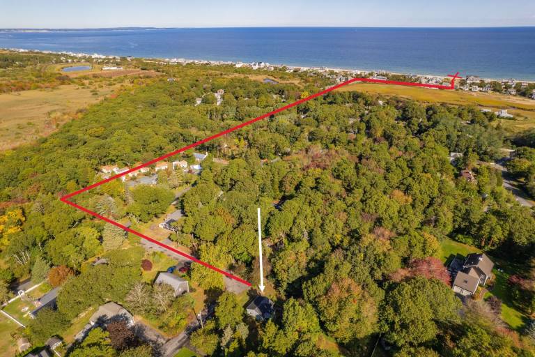 Bright Cape Cod Cottage, Half Mile to Beach — photo 2