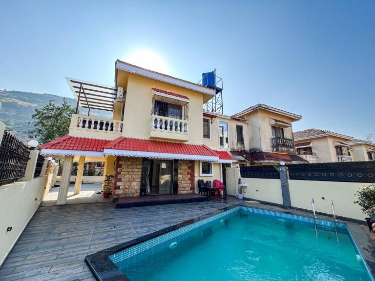 Villa with pool — photo 3
