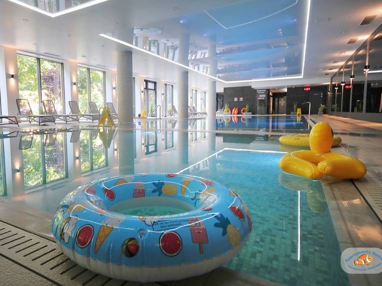 Holiday apartment with jacuzzi, yard & pool in Kolobrzeg