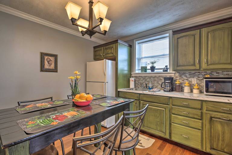 2 Mi to Ark Encounter: Updated Williamstown Apt! in Dry Ridge, KY