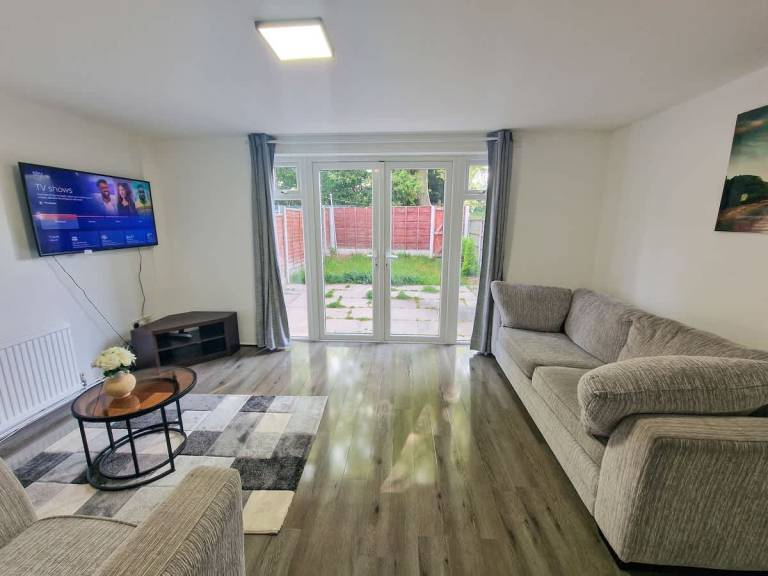 3 Bedroom Northenden Home by City SuperHost
