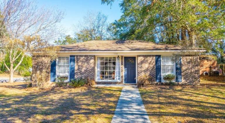 House with grill in Mount Pleasant, SC