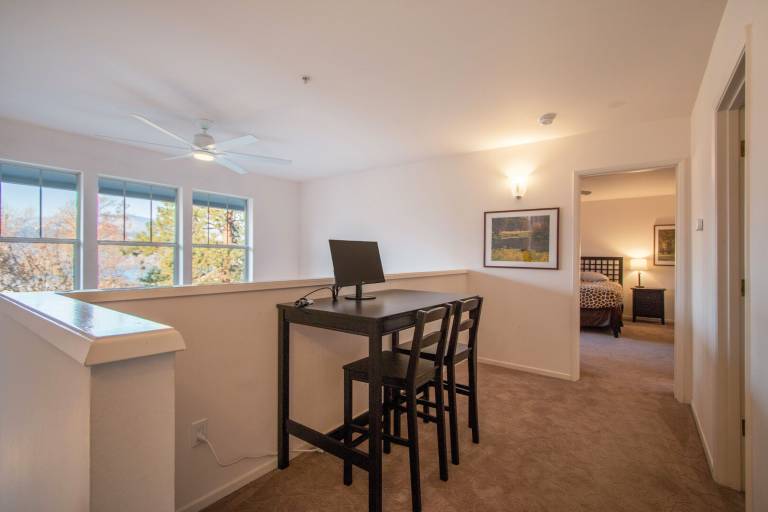 Family-friendly charming condo with patio | Pets allowed in Hood River, OR