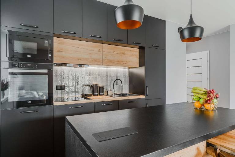 Lumina luxurious apartment with balcony — photo 3
