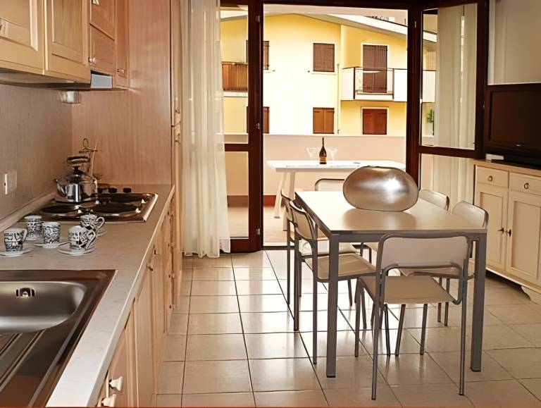 Serviced apartment with pool & garden — photo 4