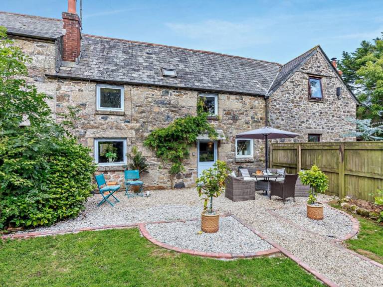 Cottage with hot tub, barbeque & garden in Bodmin