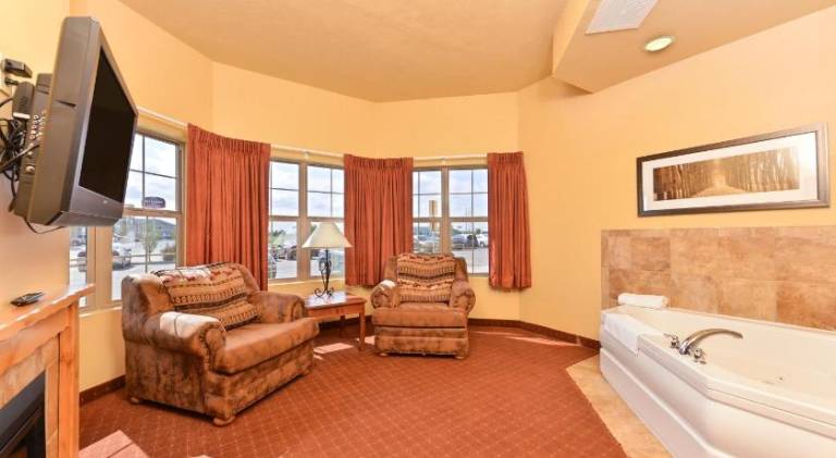 AmericInn by Wyndham Fargo South — photo 2