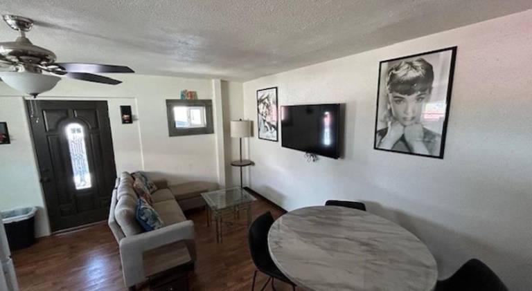 3 bedroom, 2 bath 1 min walk to the beach — photo 2
