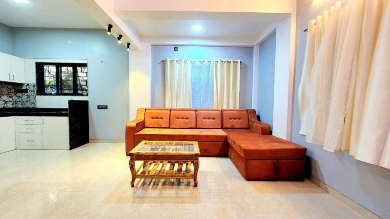 House with pool in Khandala