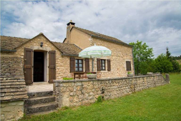 Charming gite with patio & garden | Pets allowed — photo 2