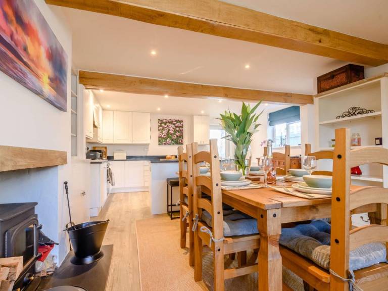 Fully equipped lovely cottage with garden | Pets allowed in Gloucester
