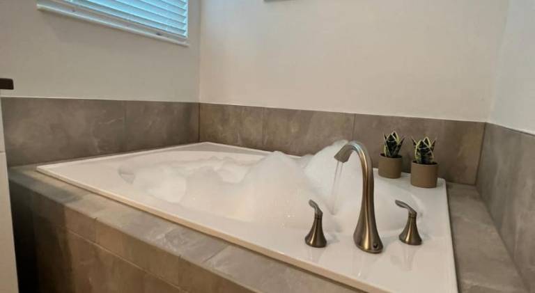 Vacation home with jacuzzi & pool | Dogs allowed — photo 3