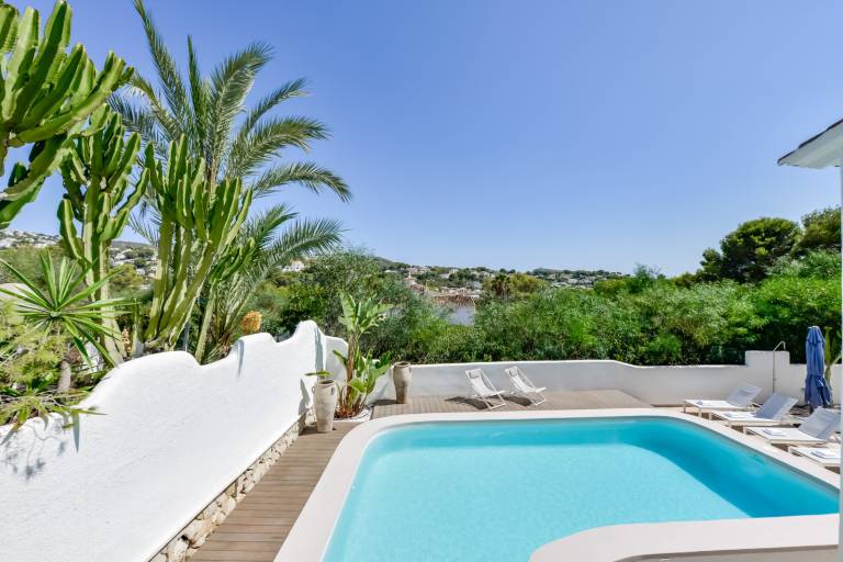 Fully equipped big villa with barbeque, yard & terrace | Pets are welcome — photo 3