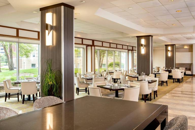 Sheraton Suites Chicago Elk Grove — photo 4