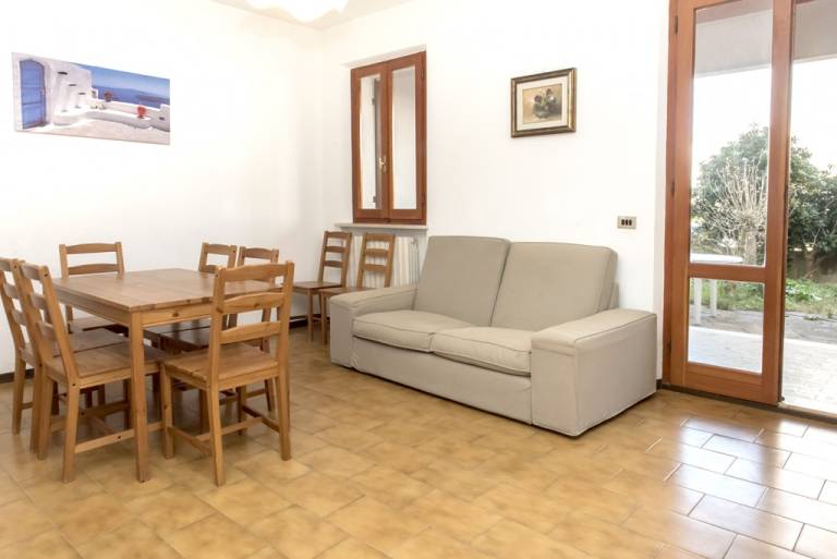 Holiday apartment with yard | Garden view — photo 3