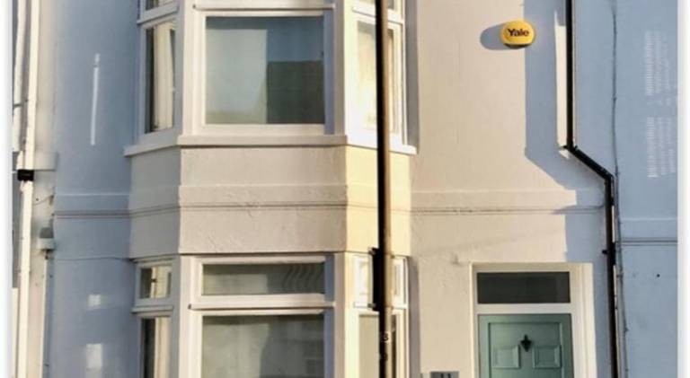 House | Next to British Airways i360 — photo 5