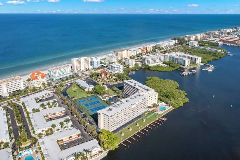 Condo  Redington Shores