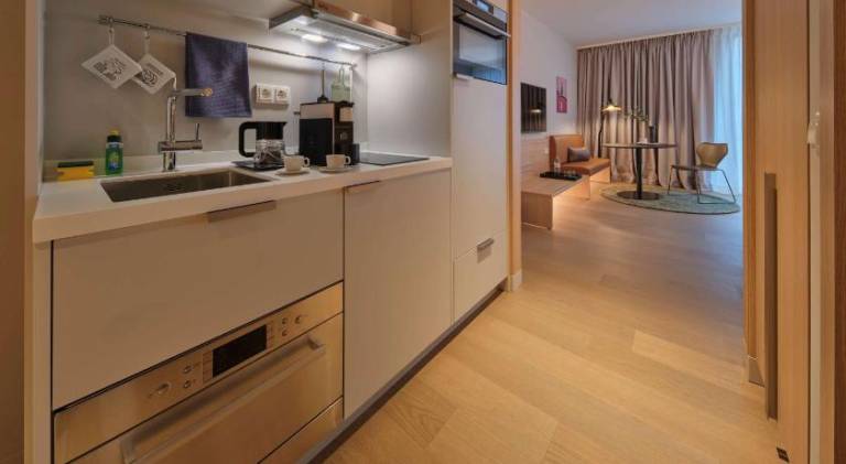 Beautiful serviced apartment with sauna & pool | Next to Belvedere | Suitable for remote work | Pets are welcome — photo 4