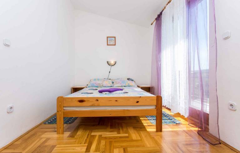 Holiday apartment with patio & BBQ — photo 5
