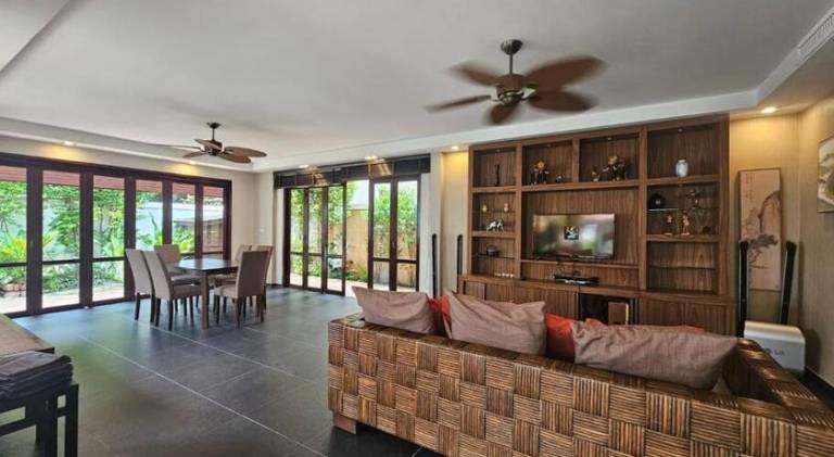 Luxury 5BR Pool Villa Pattaya-Family & Friends Fun Escape-BBQ, Pool Table — photo 3