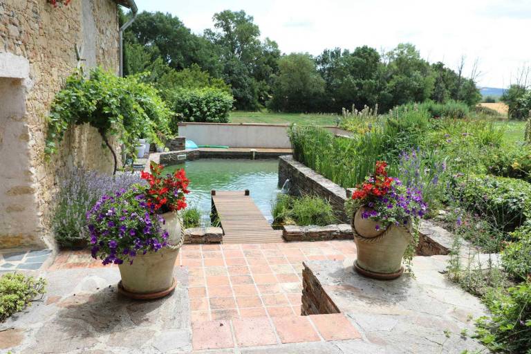 Gite with private pool, grill & patio — photo 3