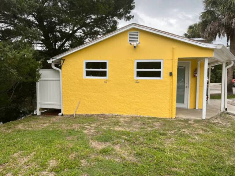 Apartment Pine Island