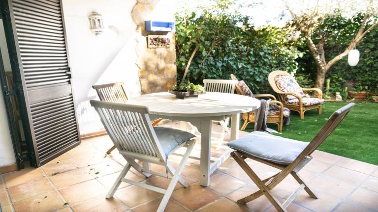 Child-friendly apartment with yard, patio & pool | Beach nearby | Pet-friendly — photo 3