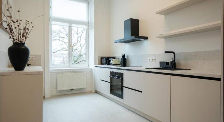Chic 180m 3BR Apt near Parliament, Self Check-in — photo 4