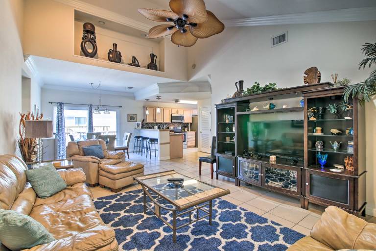 South Padre Island Condo w/ Pool Access & Balcony! in South Padre Island, TX