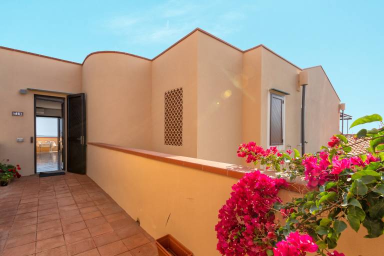 Holiday Home "Pergola 714" Steps from the Beach with Sea View and Balcony — photo 3