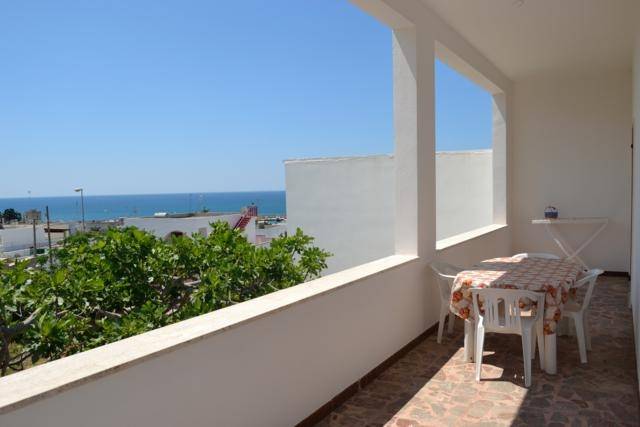 Villa with terrace & yard | Pets allowed — photo 5