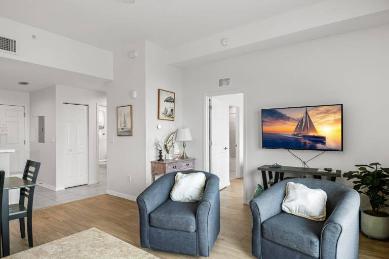 Children-friendly condo with hot tub & heated pool | Water view | Next to the beach | Pets are welcome — photo 4