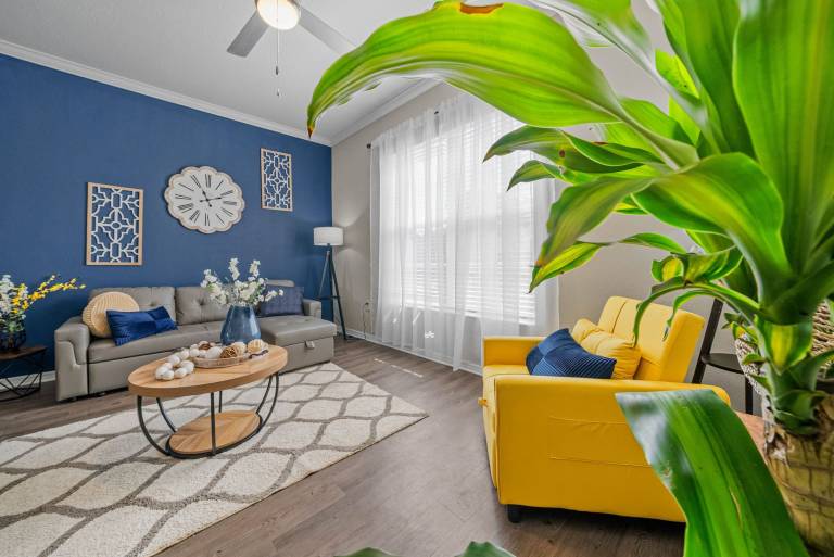 Stylish 2BR 2BA w Pool Gym Near Airport 3