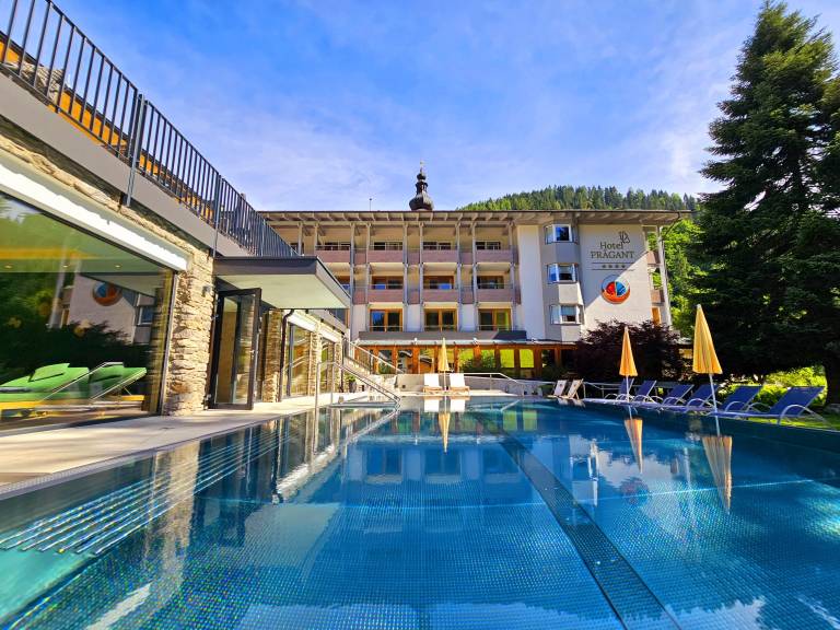 Child-friendly aparthotel with heated pool, terrace & sauna | Next to the ski | Pet-friendly in Bad Kleinkirchheim