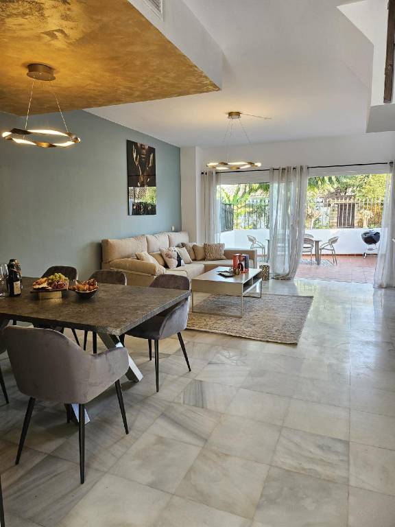 Fully equipped vacation home with yard, pool & terrace | Close to the beach | Pet-friendly in Estepona