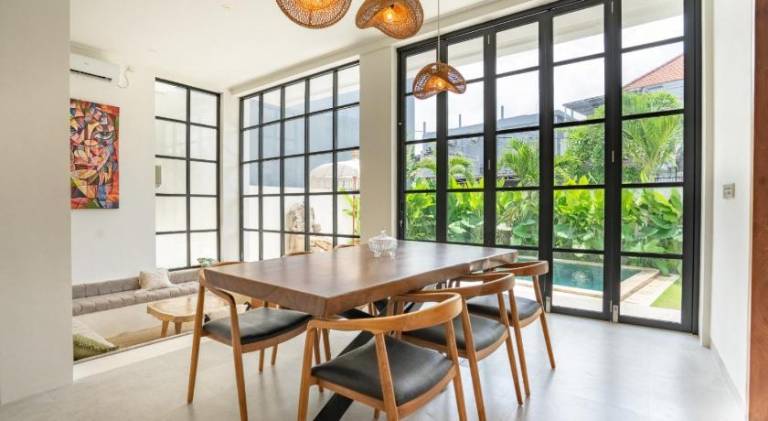 Child-friendly villa with patio, private pool & yard | Suitable for remote work | Pets allowed — photo 3