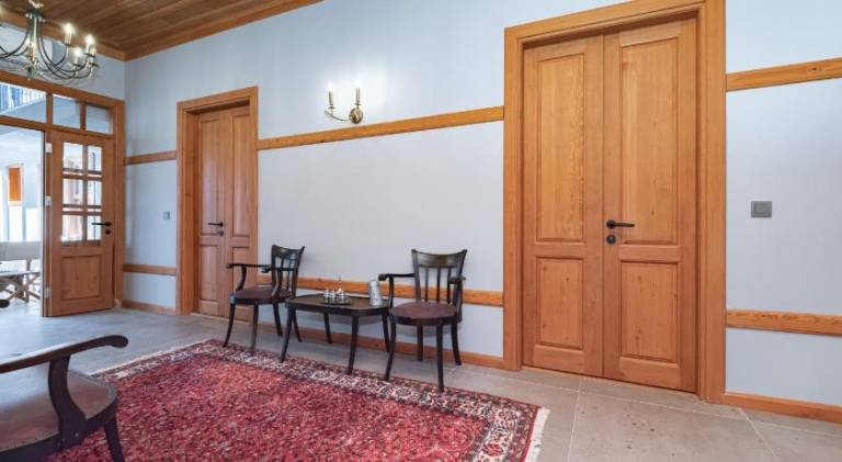 Apartment with yard & patio | Next to Hadrian's Gate | Pets allowed — photo 5