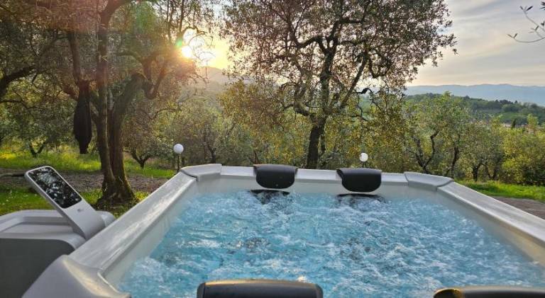 Villa panoramica con Jacuzzi privata tra Firenze & Lucca, 3 camere, 4 bagni — photo 3
