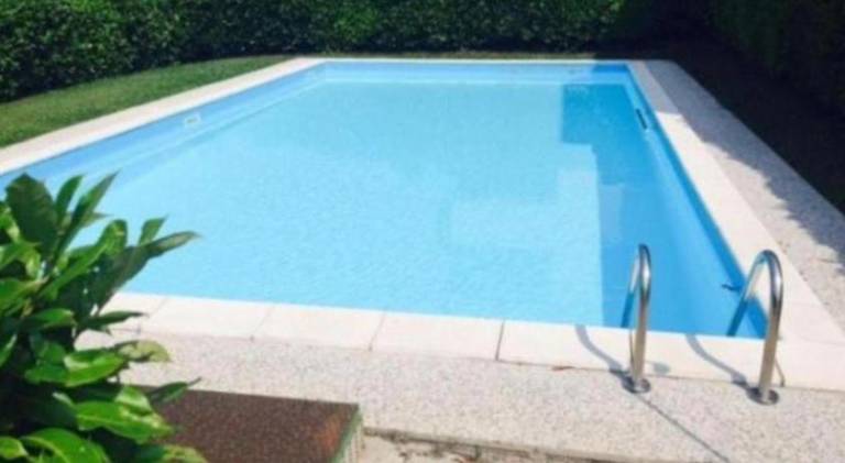 Holiday apartment with pool in Torri del Benaco