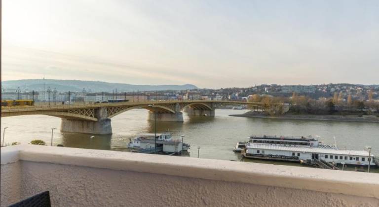 Fully equipped charming holiday apartment with hot tub & patio | Close to Hungarian Parliament Building | Suitable for remote work | Pets allowed — photo 5