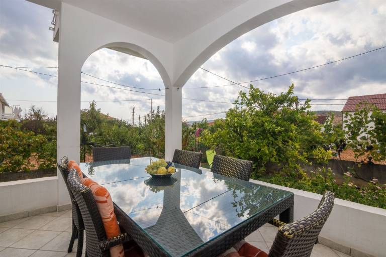 Apartment with barbecue & terrace — photo 2