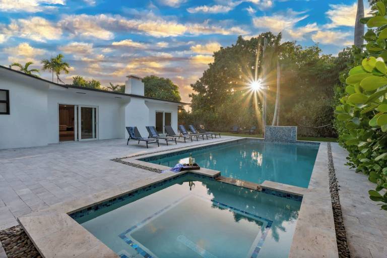 Hus North Miami Beach