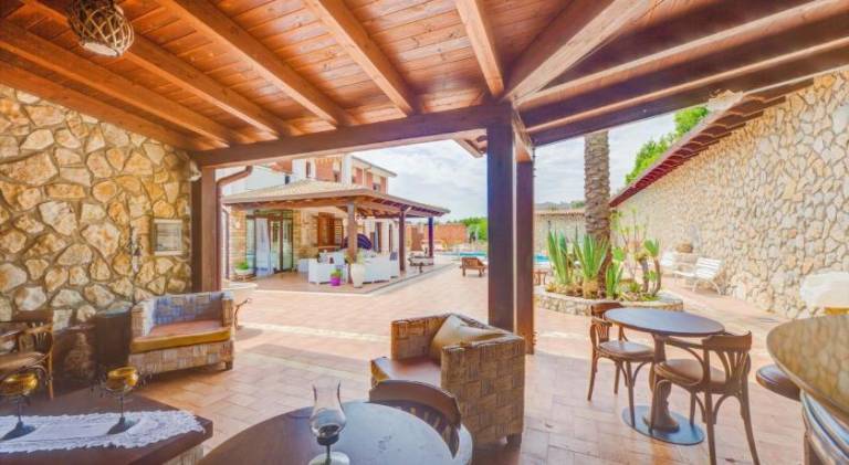 Villa with pool & hot tub — photo 3