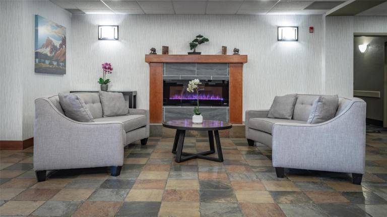 Service Plus Inn and Suites Calgary — photo 5